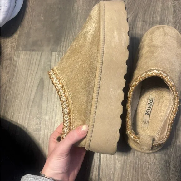Mudd Tan Slip-On Slippers Platform - Picture 2 of 6